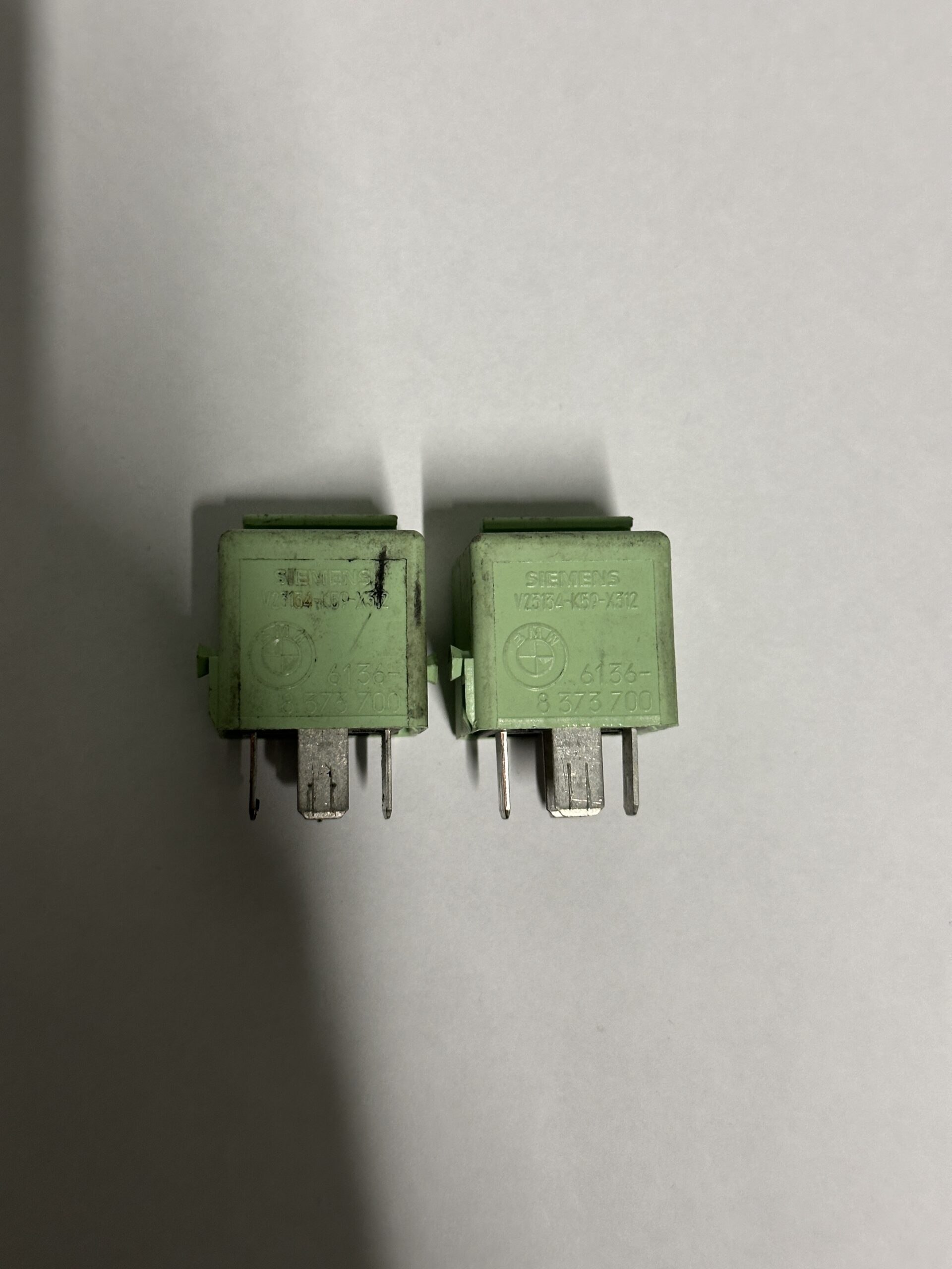lot 2 relais Siemens V23134 BMW 12V 30A