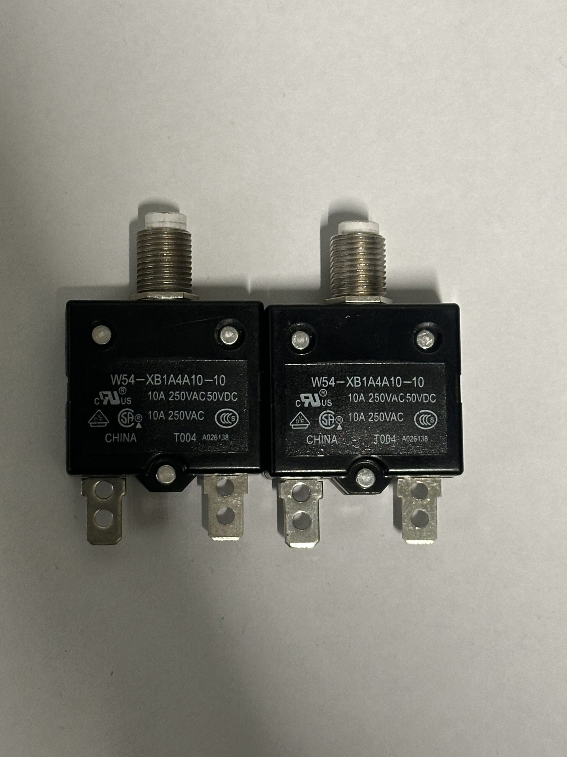 lot 2 disjoncteurs thermiques Potter Brumfield 10A